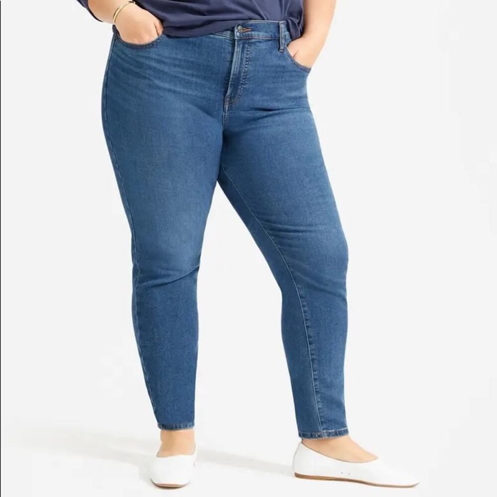 NWT Everlane Mid Rise Skinny Jean‎ in Mid Blue.